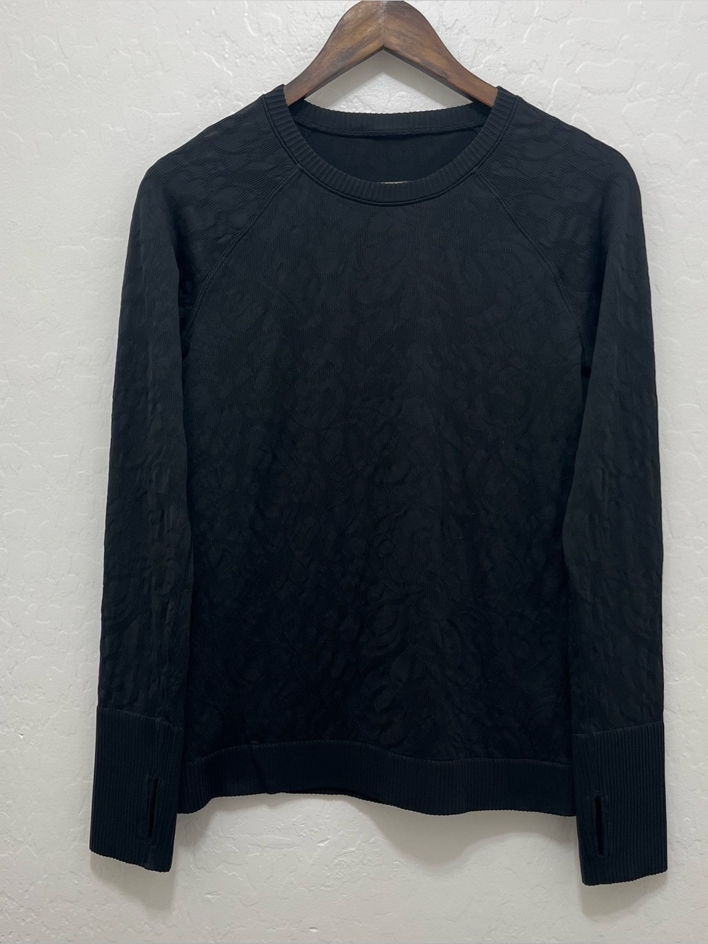 Lululemon Rest Less Pullover Top Textured Black Size 10 Stretch Thumbholes